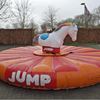 odeo Unicorn huren – bokkende mechanische eenhoorn met opblaasbaar valkussen bij Happy Rent