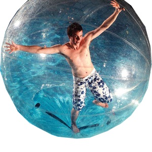 persoon samenkomen gebied Waterbal 2m kopen bij Happy Rent | AquaBubble Lopen over Water