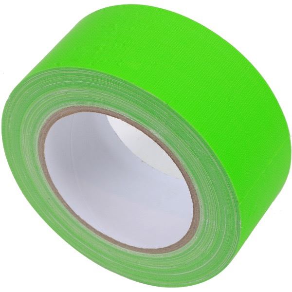 Fluoriserende gele Gaffa tape op de vloer van een gymzaal