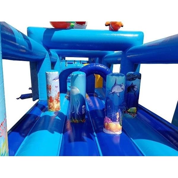 Stormbaan Sealife 18m zijaanzicht Opblaasbare stormbaan Sealife 18 meter met oceaan- en zeedierdecoraties in volledig zijaanzicht