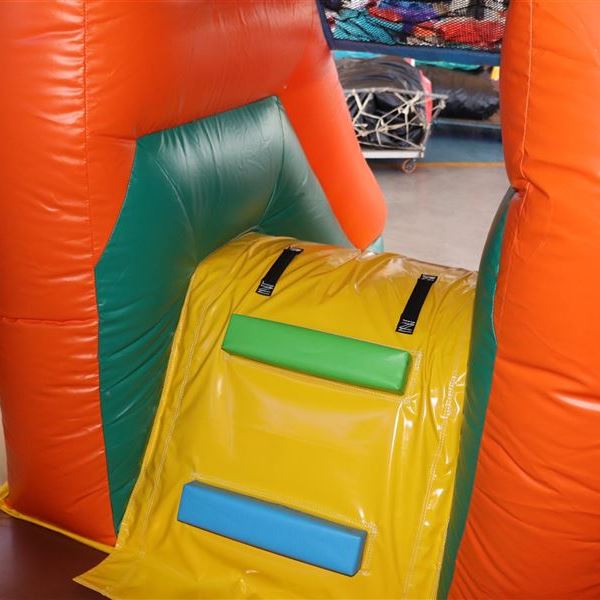 Amazone springkussen huren voor een kinderfeestje Amazone springkussen met glijbaan geschikt voor verjaardagen en kinderfeestjes