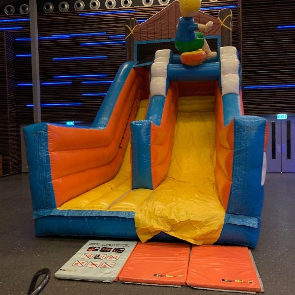 Surf Slide opblaasbare glijbaan met beach thema – direct te koop