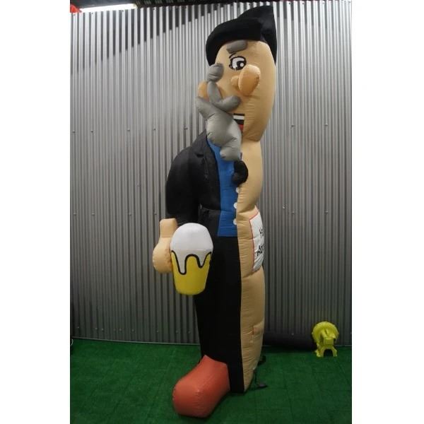 Halve Abraham opblaasbare pop van 3,5 meter hoog gezien vanaf de voorkant