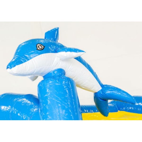 Jumpy Extra Fun Dolfijn springkussen voorkant Springkussen met dolfijn thema huren bij Happy Rent, kleurrijk model met glijbaan en speelruimte