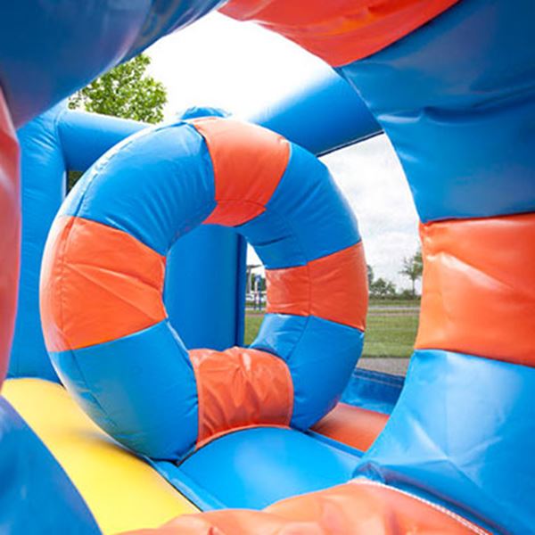 Nemo opblaasbare glijbaan 6,4 meter hoog met onderwaterthema – Happy Rent Gemert Brabant