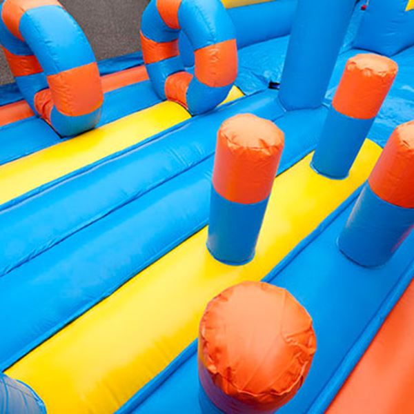 Springgedeelte met obstakels van de Mega Nemo Slide + Jump – springkussen huren Gemert Brabant