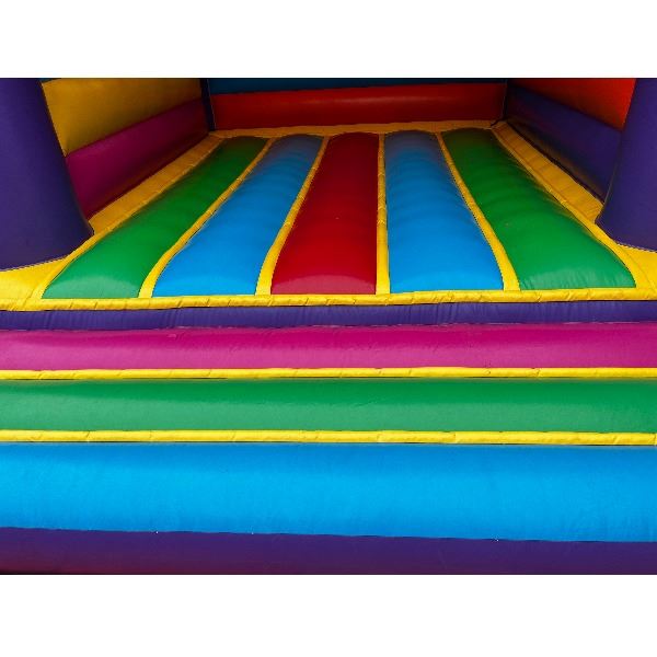 Tweedehands disco springkussen kopen 4Ã5 meter â Happy Rent Disco springkussen 4x5 meter tweedehands te koop met dak