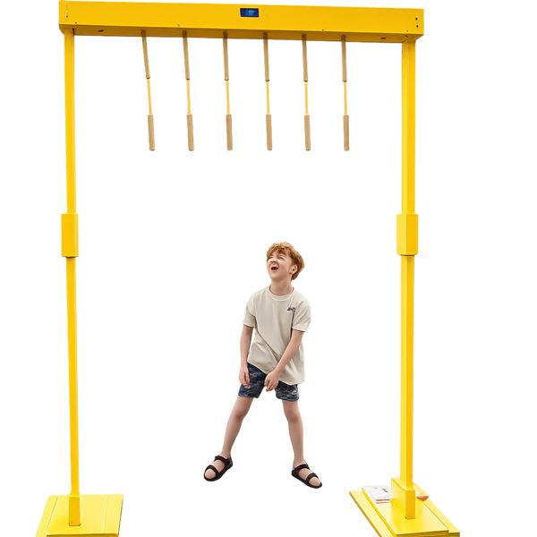 Kinderen spelen stok vangen spel tijdens een feest in Overijssel