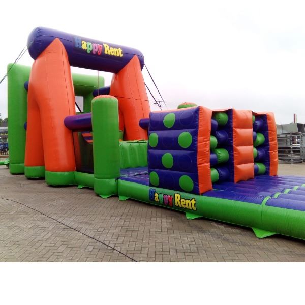 opblaasbare stormbaan vol hindernissen